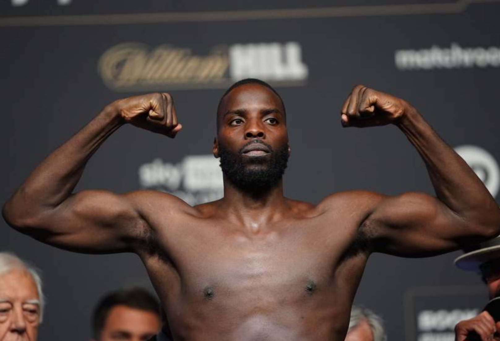 Околі відмовився від чемпіонського поясу WBC у бриджервейті: подробиці